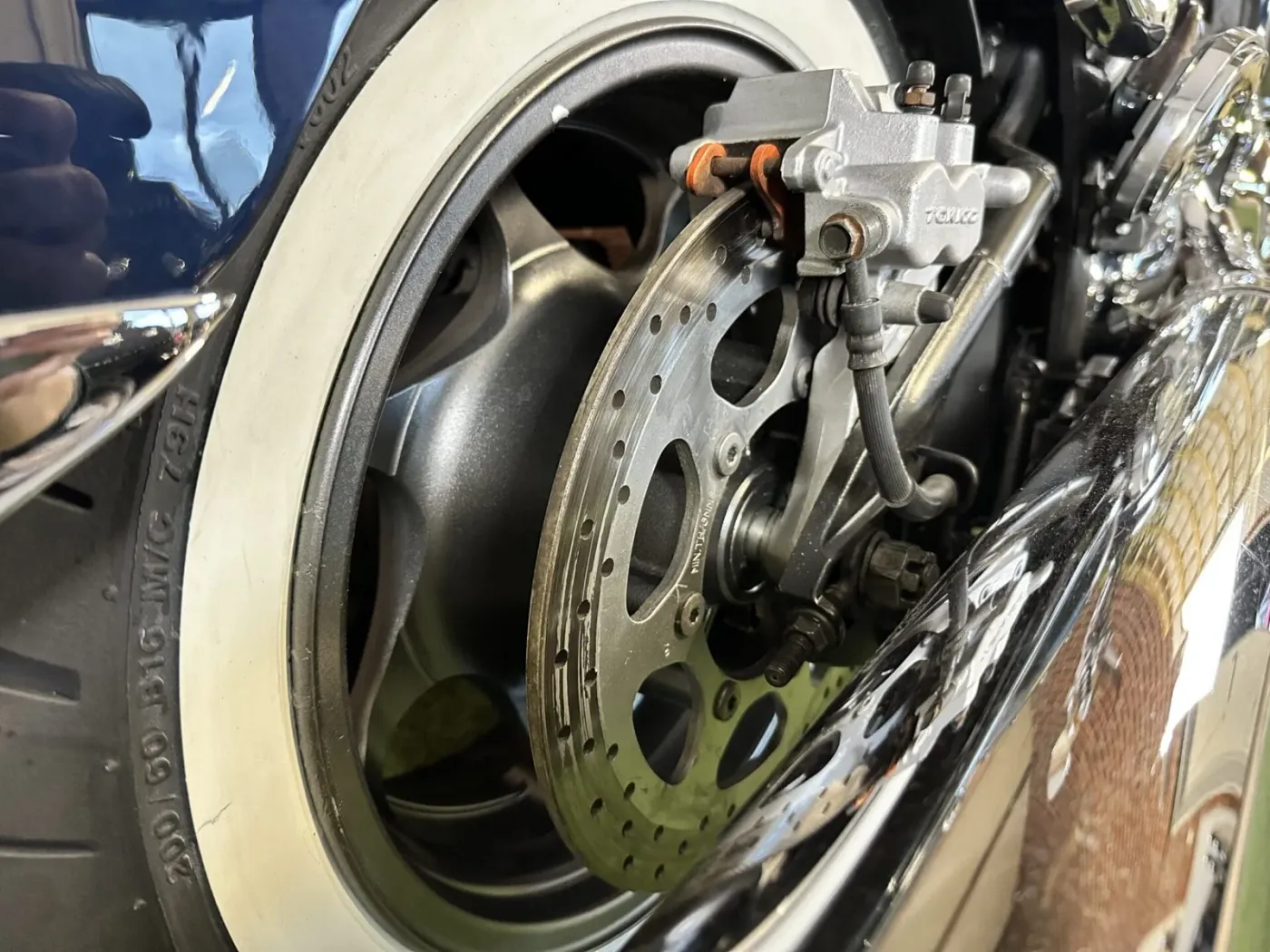 Front wheel, disc brake and chrome fork